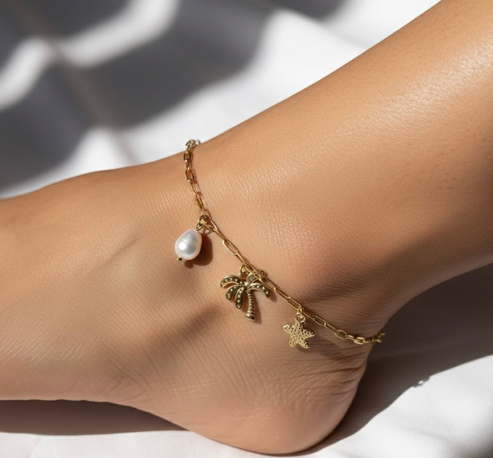 Bracelet de Cheville Palmier Doré – Perle Blanche & Charms ByHiba jewelry
