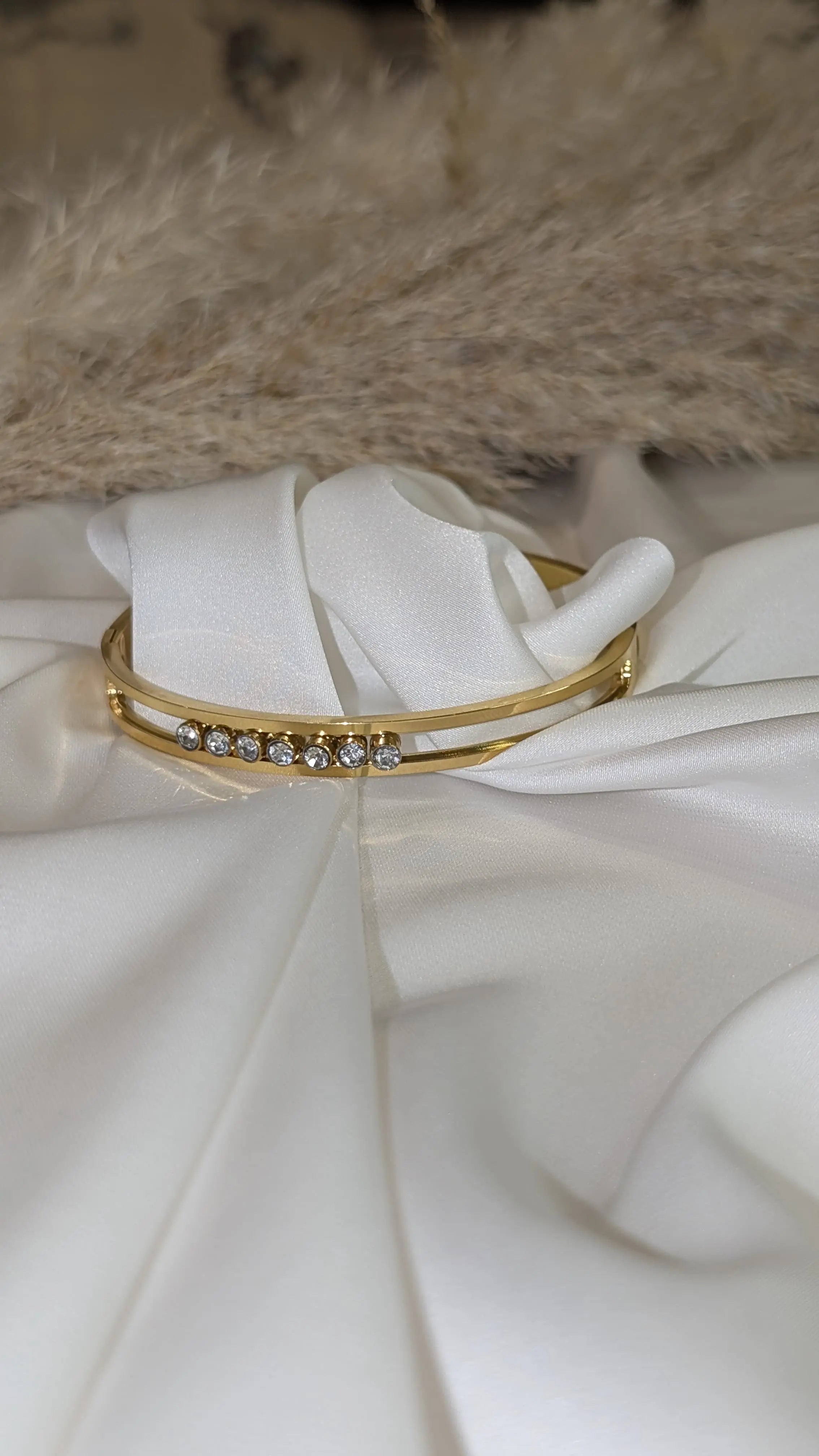 Bracelet Jonc doré-l’élégance à l’état pur ByHiba jewelry