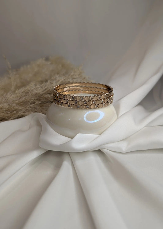 Bracelets nid d’abeille, déclinée en trio d’acier intemporel. ByHiba jewelry  100.00