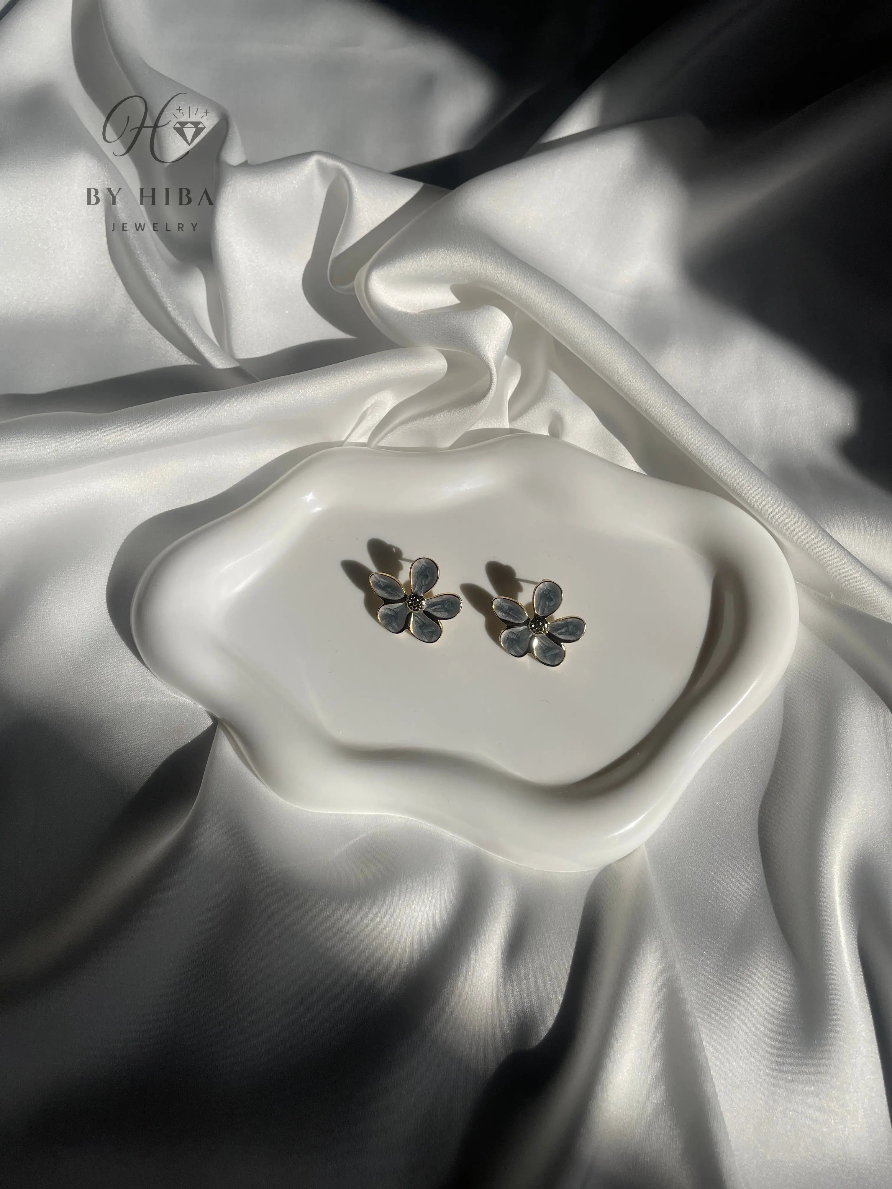 Boucles d'oreilles Fleur nacrée ByHiba jewelry  49.00